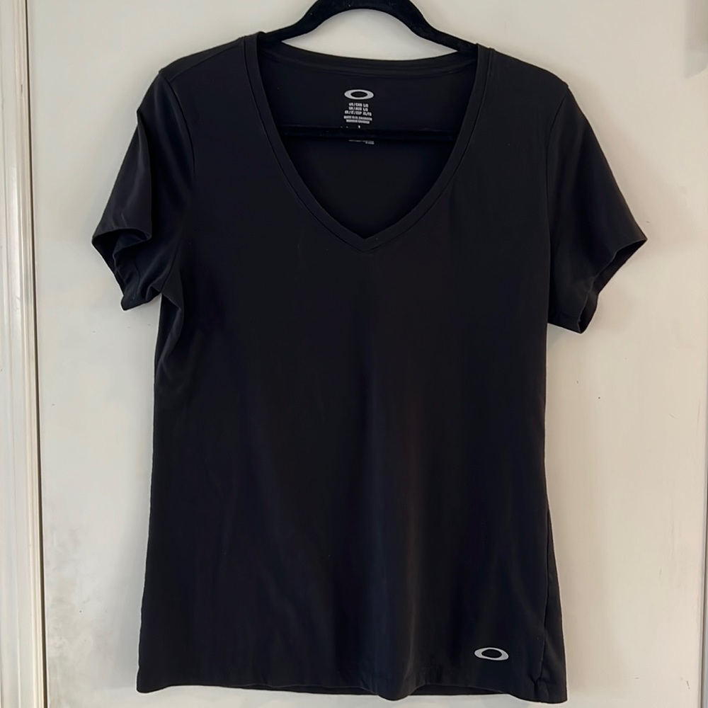 Oakley womens short sleeved workout top